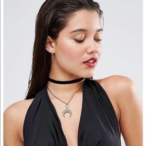 Missguided Crescent Moon Layer Choker