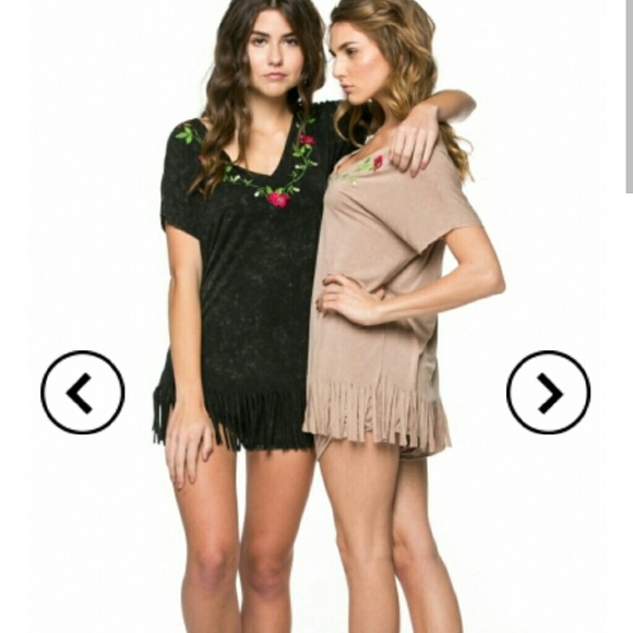 V-neck top stonewashed with Fringe - Picture 2 of 3