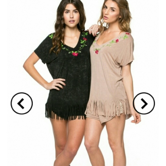 V-neck top stonewashed with Fringe - Picture 3 of 3