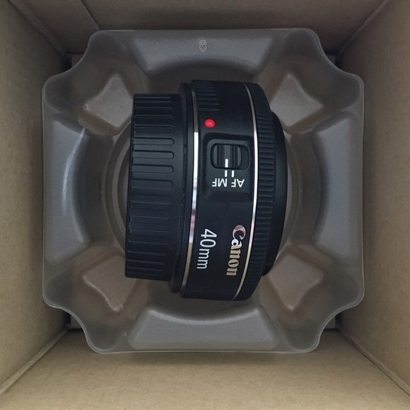 Canon Camera lens: EF 40 mm f/2.8 STM