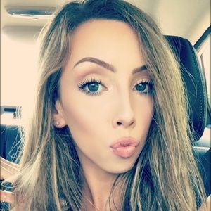 Meet your Posher, Abby