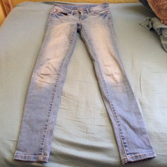 Light wash skinny jeans