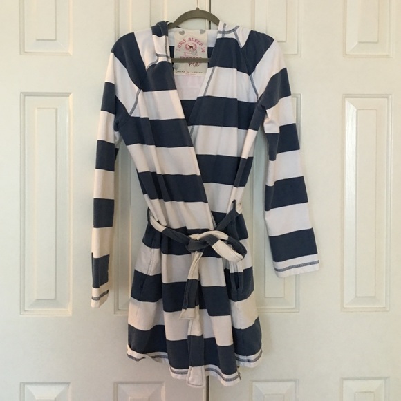 ❗️Sale❗️Pink Victoria's Secret Hooded Robe