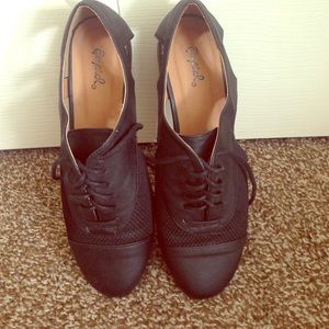 Black Oxford flats