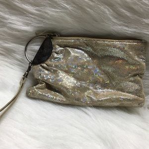 💙Shimmering gold cocktail wristlet