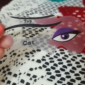 Winged eyeliner stencil