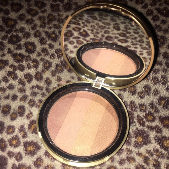 Bronzer highlighter by Too Faced!