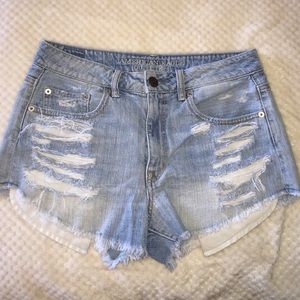AEO Distressed Hi-Rise Festival Shorties💙