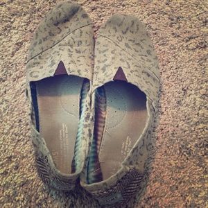 Women's leopard print Toms size 8.5