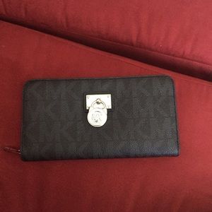 Michael Kors Hamilton wallet