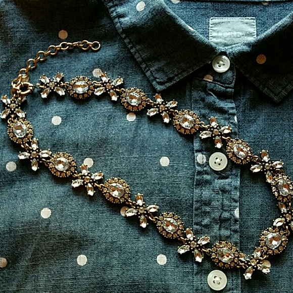 25% off Bundles! Crystal Gold Necklace - Picture 3 of 4