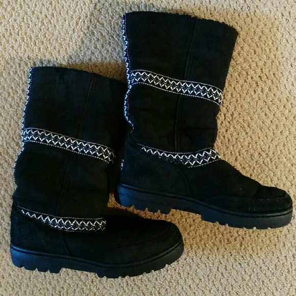 UGG black boots size 8-81/2