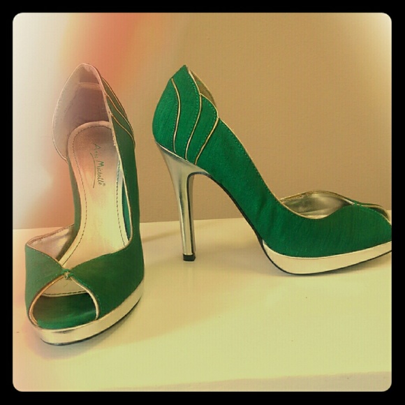 Anne Michelle Green Heels