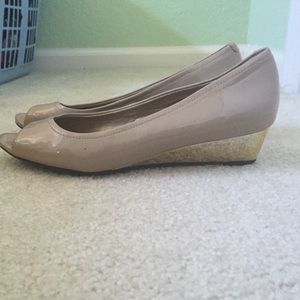 1 1/2 in-2 in wedges lightly worn