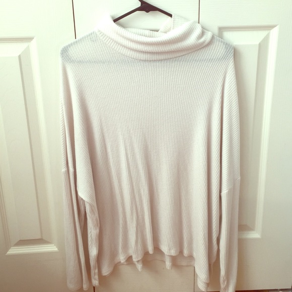 Worn once. Aerie ruffle neck sweater.