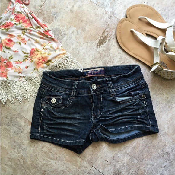 🔴 Wallflower Shorts ☀️
