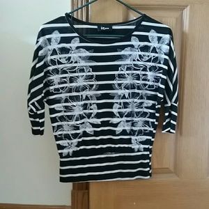 Flower black and white top
