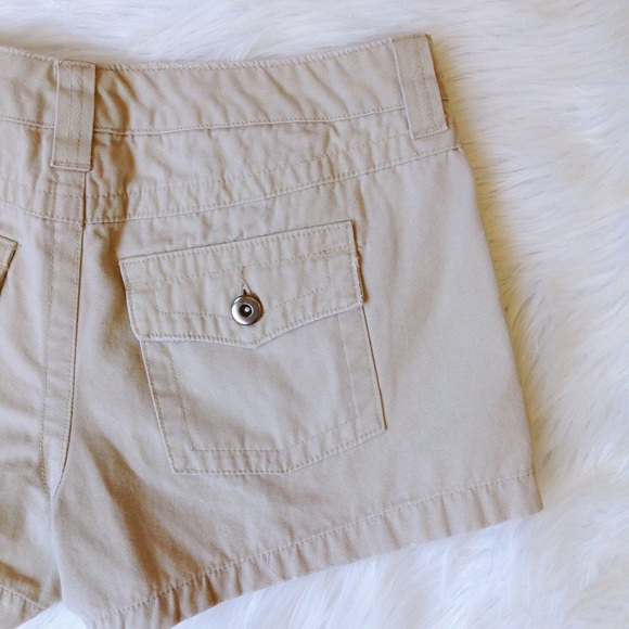 ❤️NWOT❤️Tan 5 Pocket Jean Shorts - Picture 2 of 4