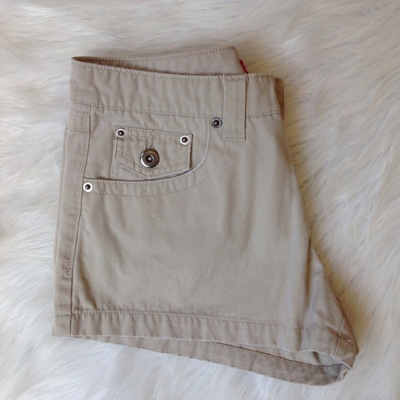 ❤️NWOT❤️Tan 5 Pocket Jean Shorts - Picture 3 of 4