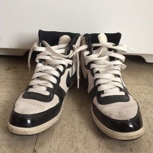 Nike high tops size 9. Runs small!
