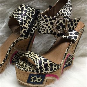 💙Horseshoe Casino Leopard Wedge