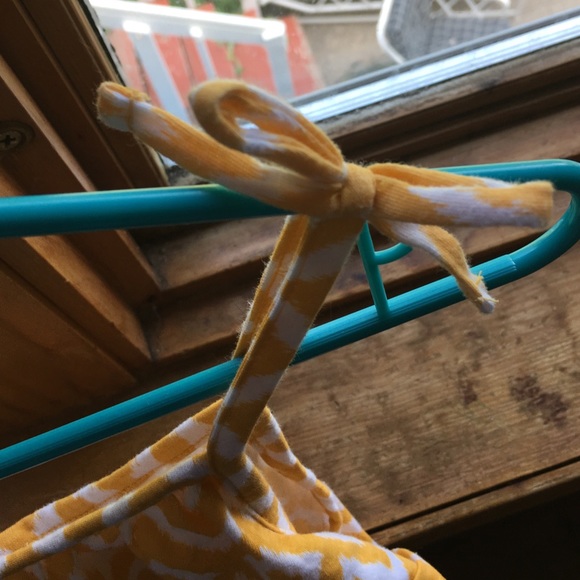 Yellow ruffle top ❤️ - Picture 2 of 3