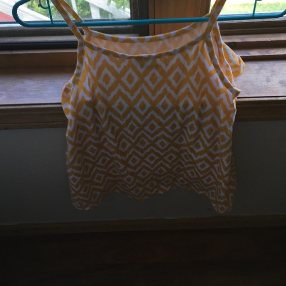 Yellow ruffle top ❤️ - Picture 3 of 3