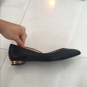 Like New! Tory Burch Black Flats