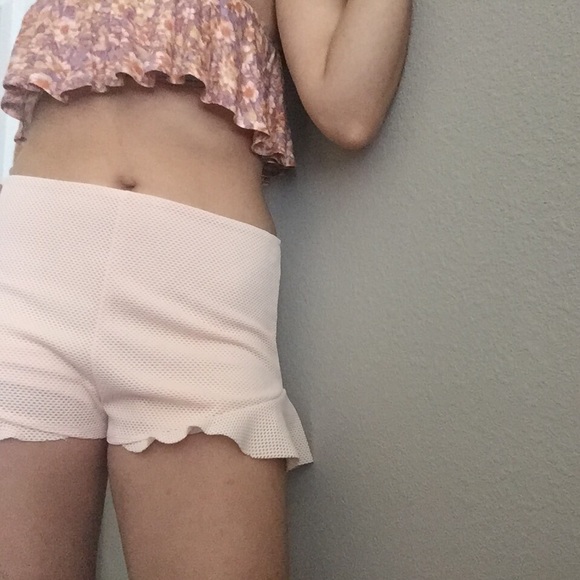 Blush Ruffle Shorts - Picture 3 of 4