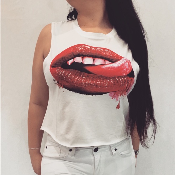 ✖️Ivory cropped tank top.