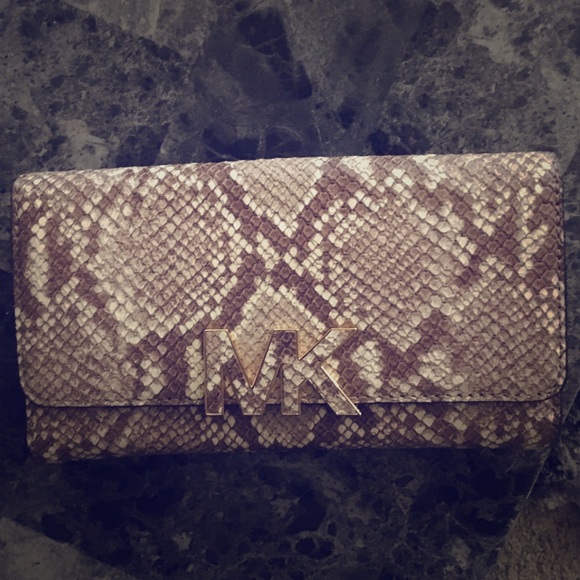 Michael Kors Wallet - Picture 1 of 3