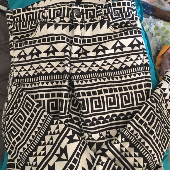 *MOVING SALE* Aztec patterned skinny jeans!