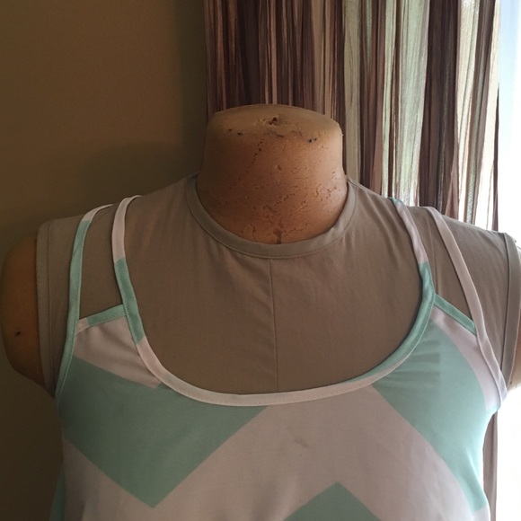 Blue striped bow in back tank top💙 - Picture 2 of 4