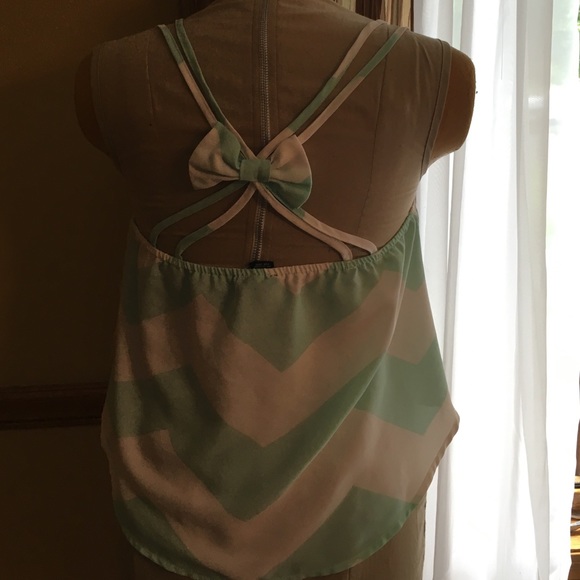 Blue striped bow in back tank top💙 - Picture 3 of 4