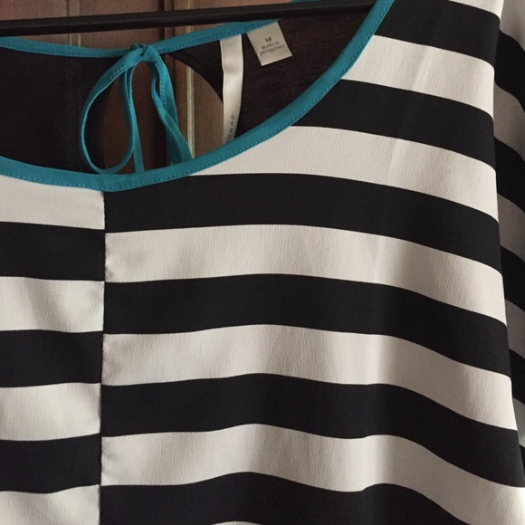 ❣️❗️FINAL PRICE➖DONATING SOON. LC Lauren Conrad top - Picture 4 of 5