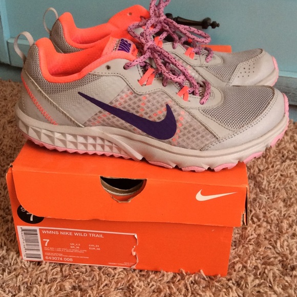 Nike tennis shoes