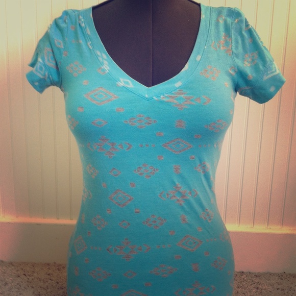 Cute t shirt with Aztec prints