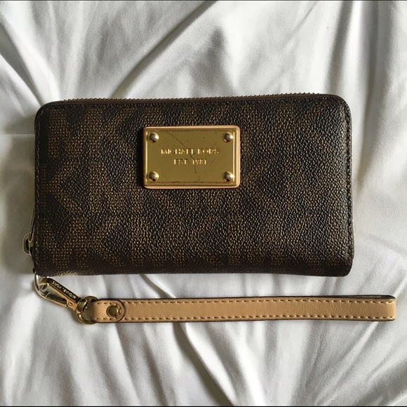 Authentic Michael Kors Logo Wristlet