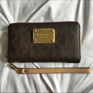 Authentic Michael Kors Logo Wristlet