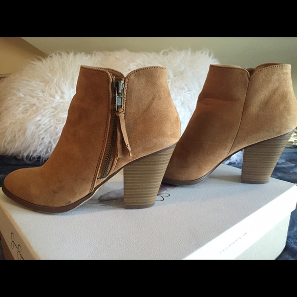 Tan booties 💕🛍
