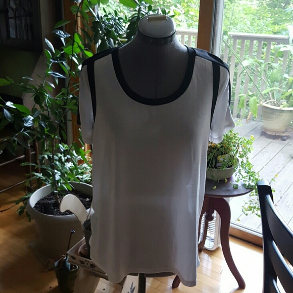Vince Short Sleeve knit (M)