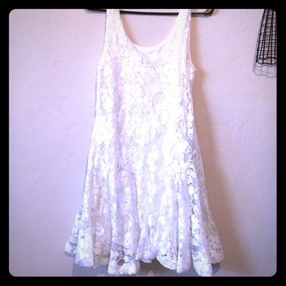 White dress with white sequin. Forever 21. Mini - Picture 1 of 4