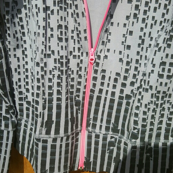 ActiveWear Top - Picture 3 of 4