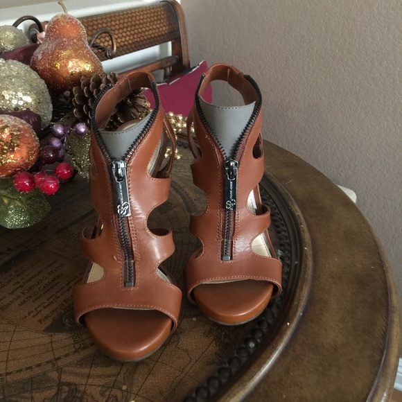 Cute Jessica Simpson heels