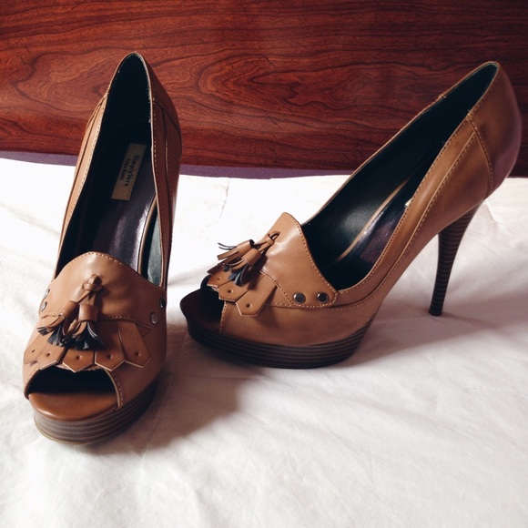 Simply Vera by Vera Wang Tan High Heels
