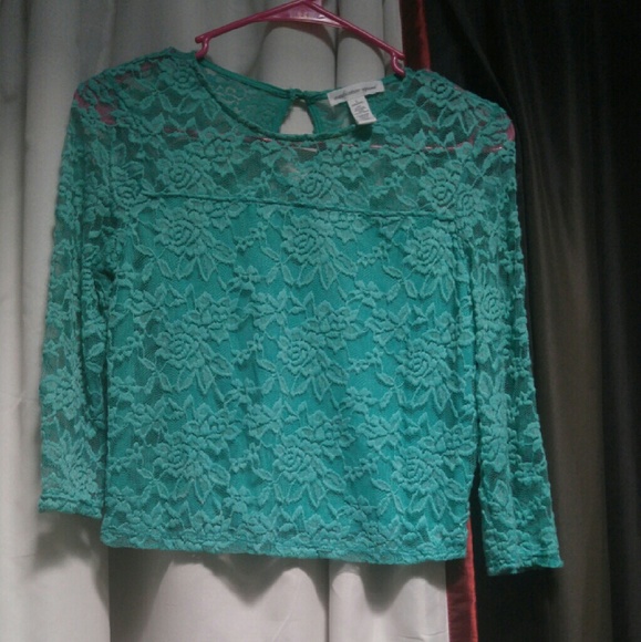 Long sleeve lace crop top