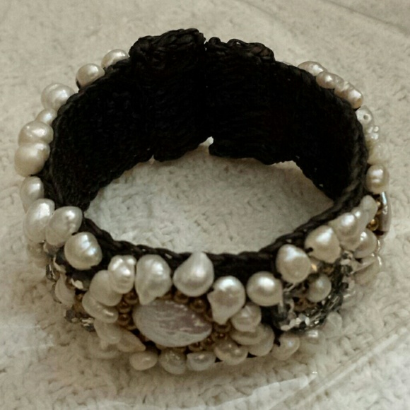 Pearl, crystal and gold beaded bracelet cuff - Picture 1 of 3