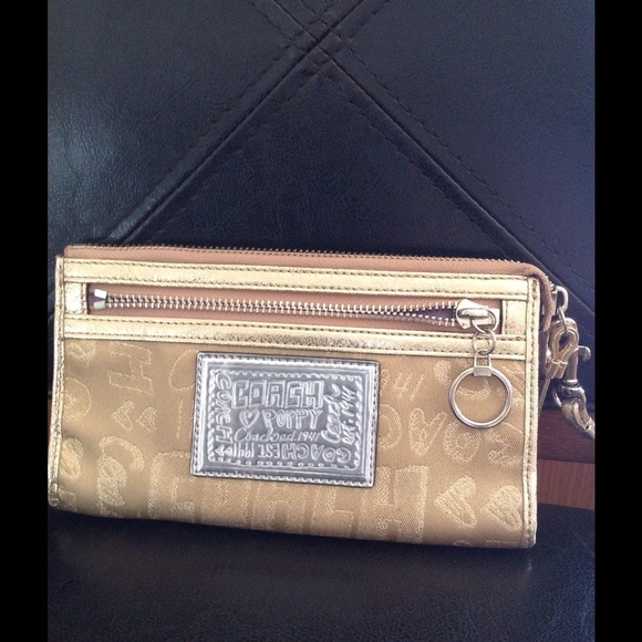 💥⬇️ 24 HOUR SALE ✨⚡️Coach Poppy Wristlet/Wallet