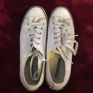 white women's size 7 Converse All Star