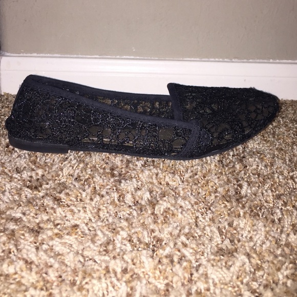 Lace Flats - Picture 2 of 3